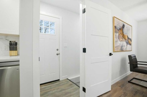 3 Kentish Drive Sw, Calgary, AB - Indoor Photo Showing Other Room