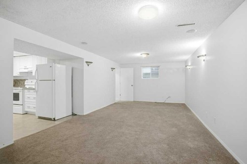3 Kentish Drive Sw, Calgary, AB - Indoor Photo Showing Other Room