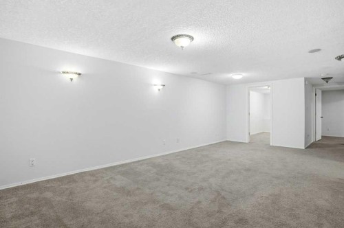 3 Kentish Drive Sw, Calgary, AB - Indoor Photo Showing Other Room