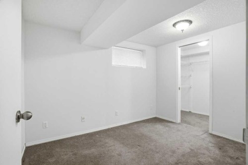 3 Kentish Drive Sw, Calgary, AB - Indoor Photo Showing Other Room