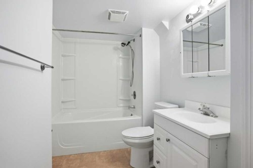 3 Kentish Drive Sw, Calgary, AB - Indoor Photo Showing Bathroom