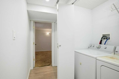 3 Kentish Drive Sw, Calgary, AB - Indoor Photo Showing Laundry Room