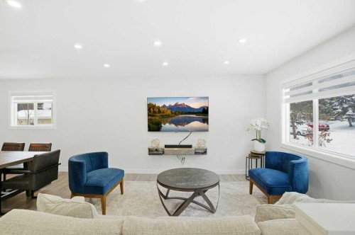 3 Kentish Drive Sw, Calgary, AB - Indoor Photo Showing Other Room