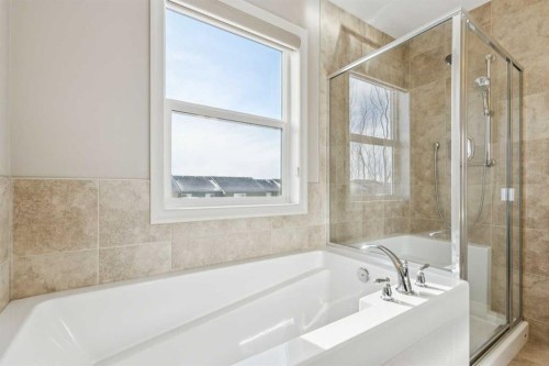 33 Sundown Grove, Cochrane, AB - Indoor Photo Showing Bathroom