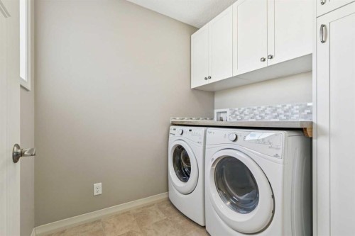 33 Sundown Grove, Cochrane, AB - Indoor Photo Showing Laundry Room