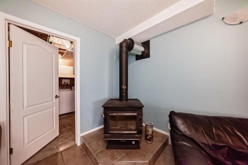 63 Sands Street, Rochon Sands, AB - Indoor Photo Showing Other Room