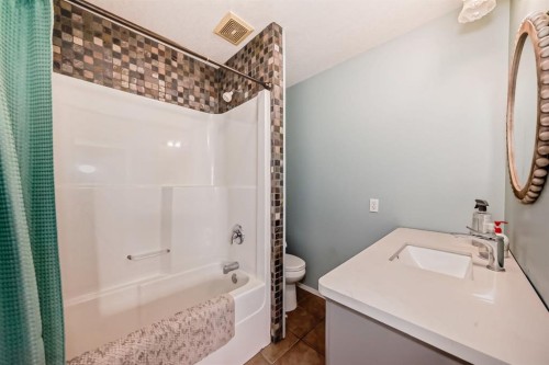 63 Sands Street, Rochon Sands, AB - Indoor Photo Showing Bathroom