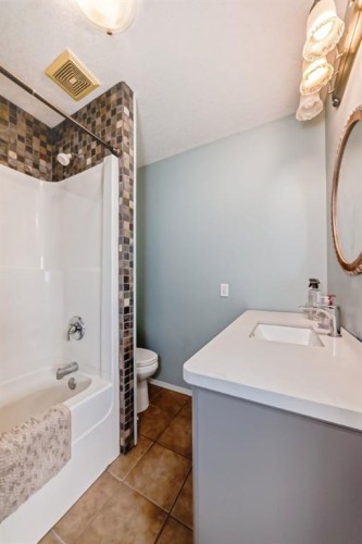 63 Sands Street, Rochon Sands, AB - Indoor Photo Showing Bathroom