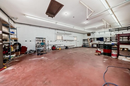 63 Sands Street, Rochon Sands, AB - Indoor Photo Showing Garage