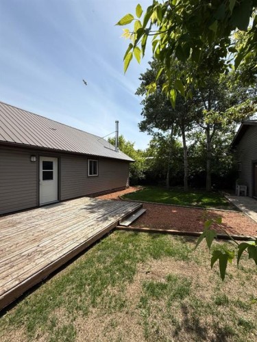 63 Sands Street, Rochon Sands, AB - Outdoor