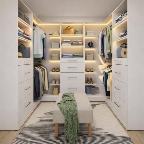 2207 Victoria Crescent Nw, Calgary, AB - Indoor With Storage