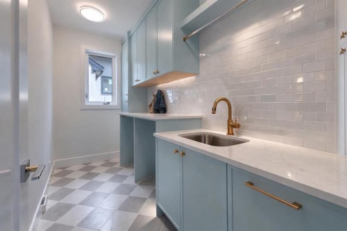 2207 Victoria Crescent Nw, Calgary, AB - Indoor Photo Showing Kitchen