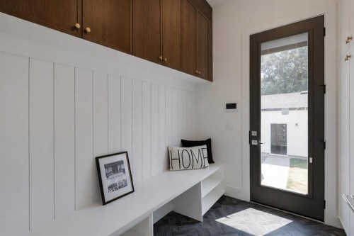 2207 Victoria Crescent Nw, Calgary, AB - Indoor Photo Showing Other Room