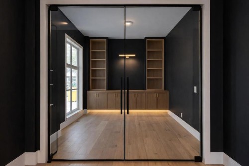 2207 Victoria Crescent Nw, Calgary, AB - Indoor Photo Showing Other Room