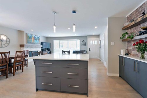 6427 Lombardy Crescent Sw, Calgary, AB - Indoor