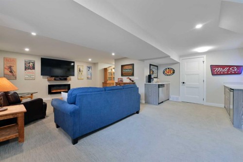 6427 Lombardy Crescent Sw, Calgary, AB - Indoor