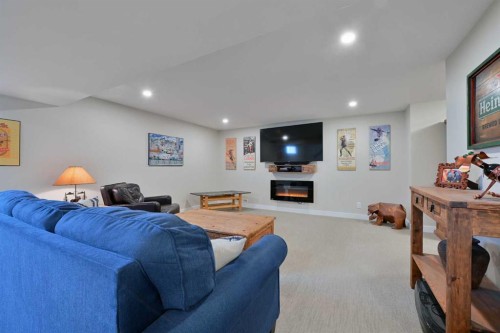 6427 Lombardy Crescent Sw, Calgary, AB - Indoor With Fireplace