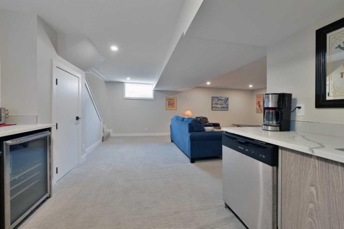 6427 Lombardy Crescent Sw, Calgary, AB - Indoor