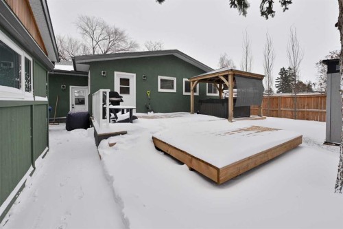 6427 Lombardy Crescent Sw, Calgary, AB - Outdoor