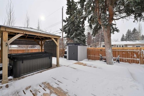 6427 Lombardy Crescent Sw, Calgary, AB - Outdoor