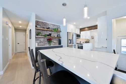 6427 Lombardy Crescent Sw, Calgary, AB - Indoor Photo Showing Kitchen With Upgraded Kitchen
