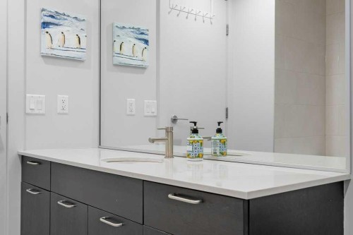 603-433 11 Avenue Se, Calgary, AB - Indoor Photo Showing Bathroom
