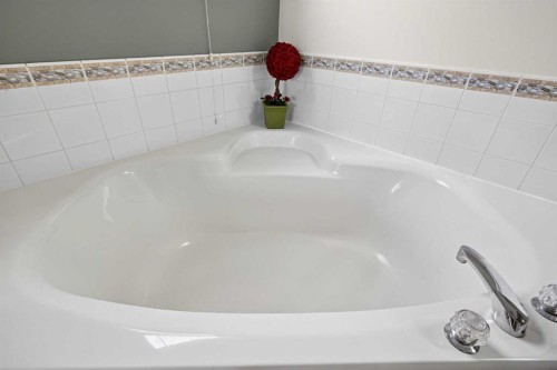 327 Chaparral Drive Se, Calgary, AB - Indoor Photo Showing Bathroom