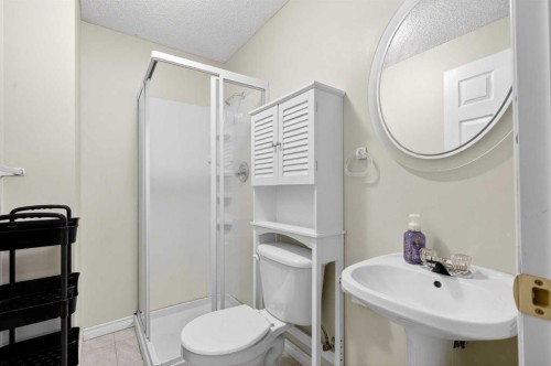 327 Chaparral Drive Se, Calgary, AB - Indoor Photo Showing Bathroom