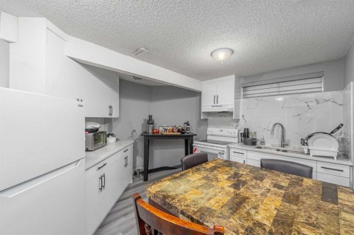 14 Coral Sands Place Ne, Calgary, AB - Indoor Photo Showing Kitchen