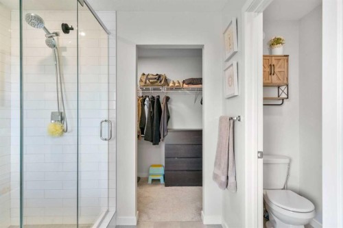 35 Cranbrook Mount Se, Calgary, AB - Indoor Photo Showing Bathroom