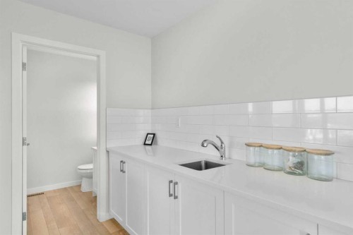 35 Cranbrook Mount Se, Calgary, AB - Indoor Photo Showing Bathroom