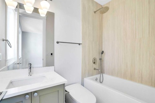435 Patterson Boulevard Sw, Calgary, AB - Indoor Photo Showing Bathroom