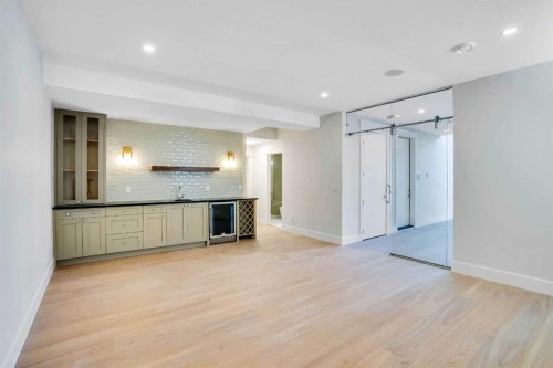 435 Patterson Boulevard Sw, Calgary, AB - Indoor Photo Showing Kitchen