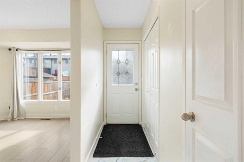 25 Mckernan Road Se, Calgary, AB - Indoor Photo Showing Other Room