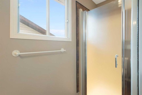 25 Mckernan Road Se, Calgary, AB - Indoor Photo Showing Bathroom