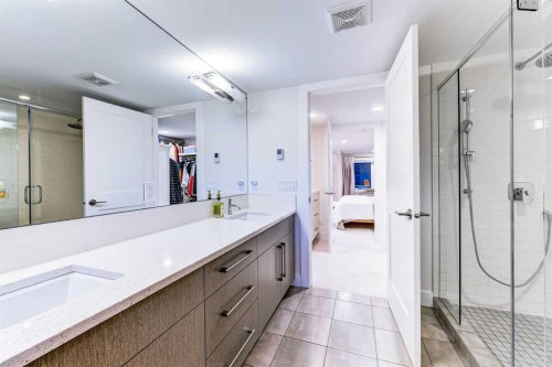 116 34A Street Nw, Calgary, AB - Indoor Photo Showing Bathroom