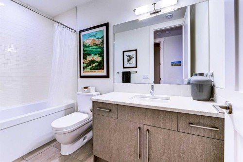 116 34A Street Nw, Calgary, AB - Indoor Photo Showing Bathroom