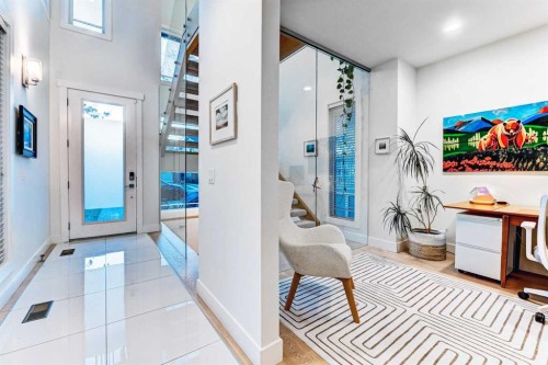 116 34A Street Nw, Calgary, AB - Indoor Photo Showing Other Room