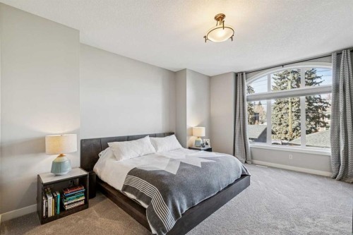 2012 50 Avenue Sw, Calgary, AB - Indoor Photo Showing Bedroom