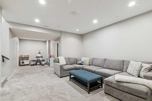 2012 50 Avenue Sw, Calgary, AB - Indoor Photo Showing Other Room