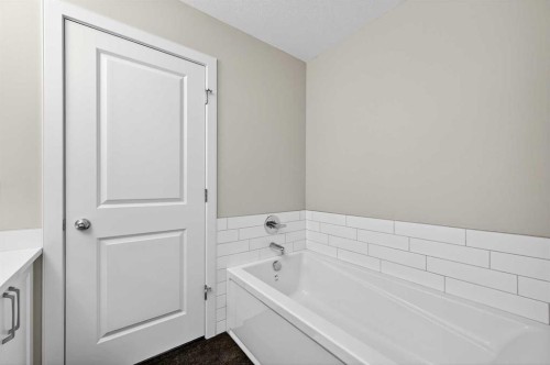 77 Belvedere Drive Se, Calgary, AB - Indoor Photo Showing Bathroom
