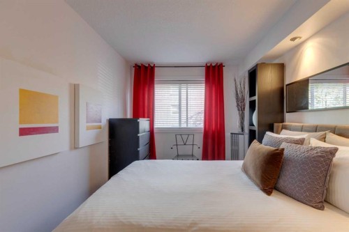 304-1904 10 Street Sw, Calgary, AB - Indoor Photo Showing Bedroom