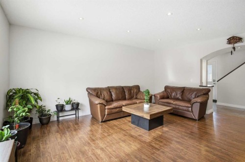 618 Citadel Drive Nw, Calgary, AB - Indoor Photo Showing Living Room