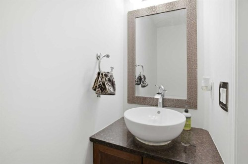 618 Citadel Drive Nw, Calgary, AB - Indoor Photo Showing Bathroom
