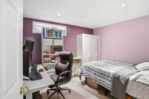 618 Citadel Drive Nw, Calgary, AB - Indoor Photo Showing Bedroom