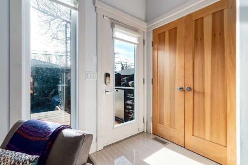 2613 3 Avenue Nw, Calgary, AB - Indoor