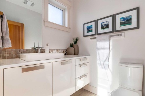 2613 3 Avenue Nw, Calgary, AB - Indoor