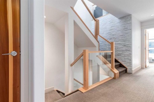 2613 3 Avenue Nw, Calgary, AB - Indoor Photo Showing Other Room