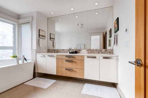 2613 3 Avenue Nw, Calgary, AB - Indoor