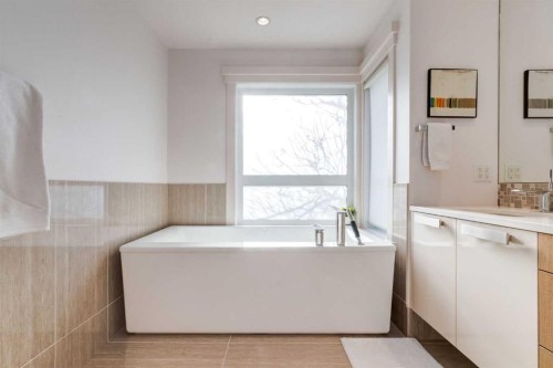 2613 3 Avenue Nw, Calgary, AB - Indoor